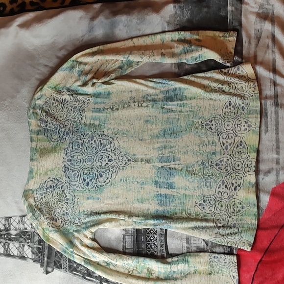 Kiara Green/White Shirt - Picture 7 of 7